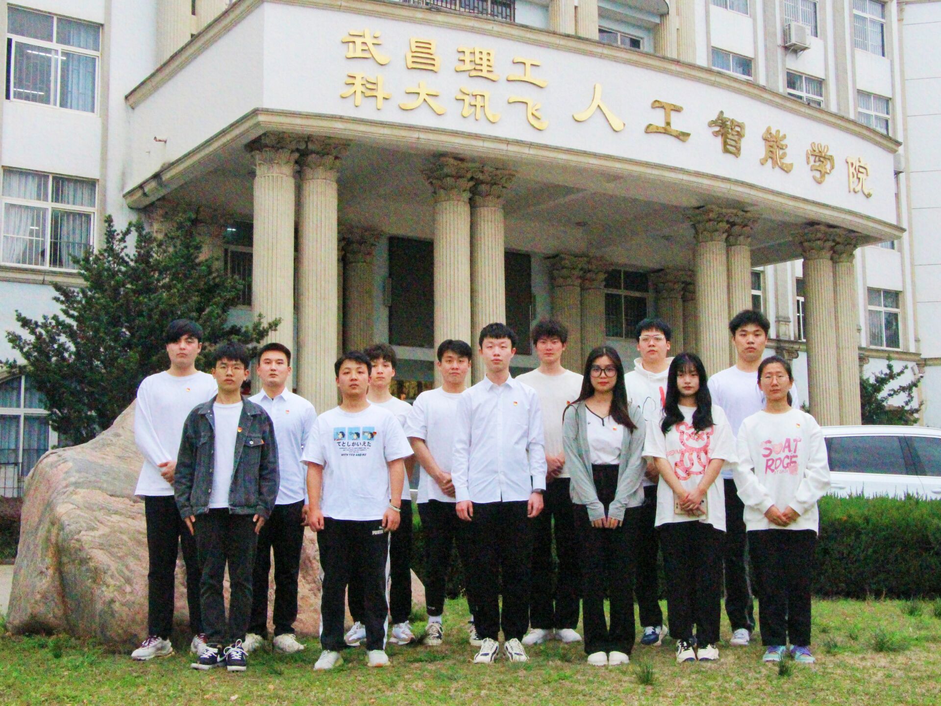 包含谢菲联披荆斩棘，兵发客场再创佳绩的词条
